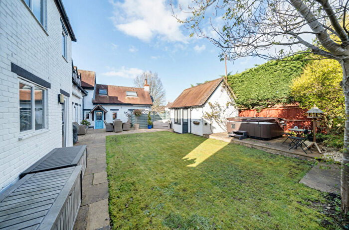 5 Bedroom Link Detached House For Sale In High Street, Fernham, Faringdon, SN7