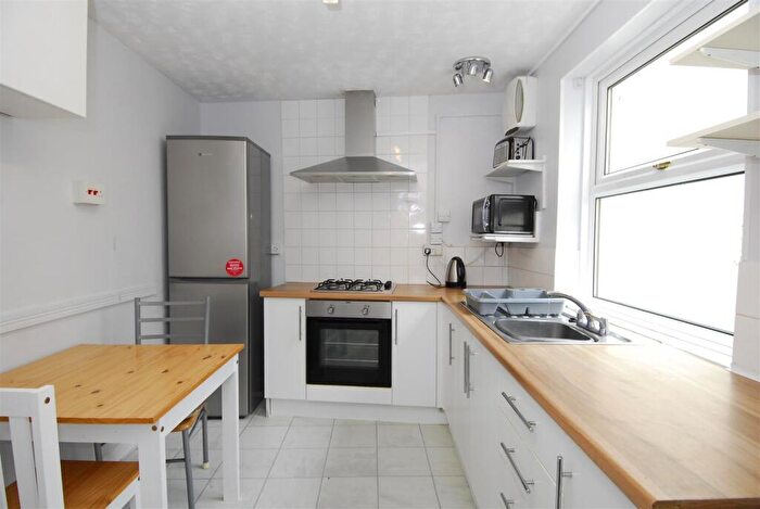 5 Bedroom Flat To Rent In Clifton Place, Plymouth, PL4