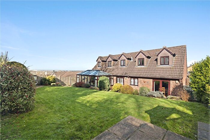 6 Bedroom Detached House For Sale In Leigh Close, Westbury, BA13