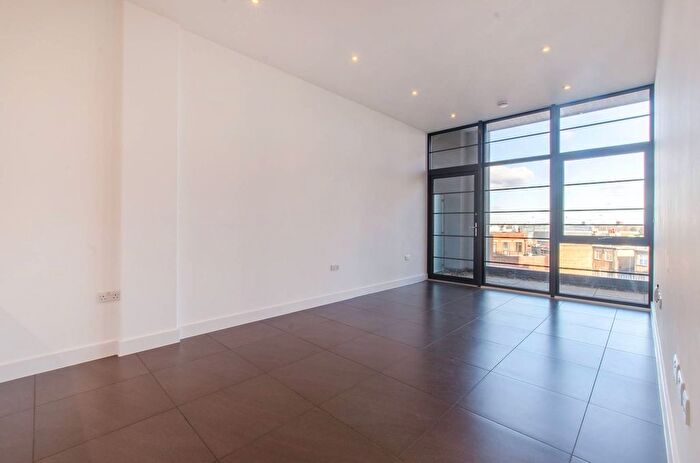 2 Bedroom Flat To Rent In Powis Street, Woolwich, London, SE18