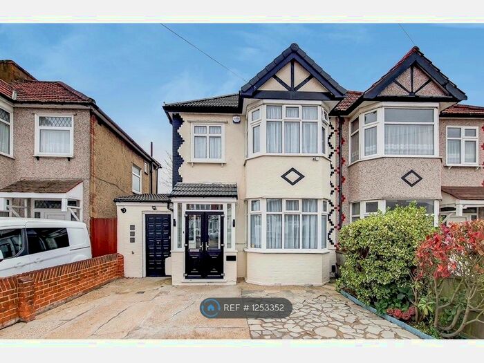 3 Bedroom Semi-Detached House To Rent In Redriff Road, Romford RM7