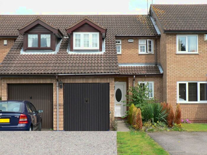 3 Bedroom Semi-Detached House To Rent In Dexter Close, LU3
