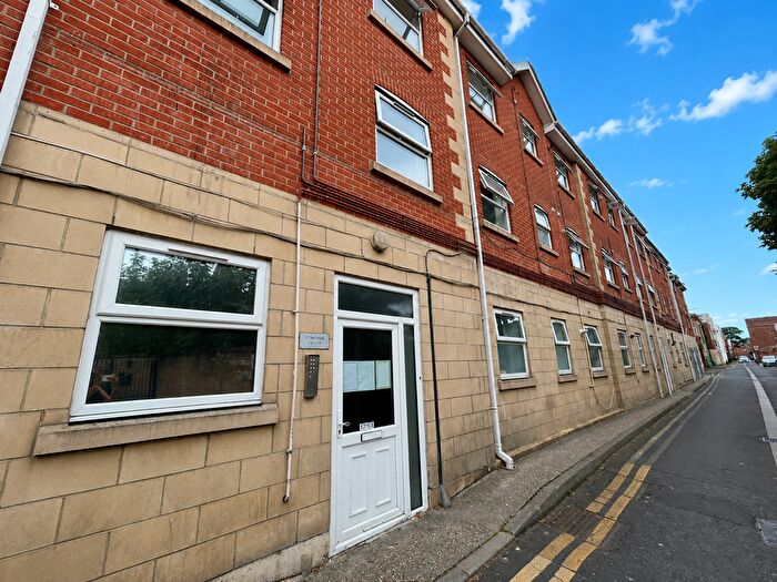 2 Bedroom Flat To Rent In Sea Road, Bournemouth, BH5