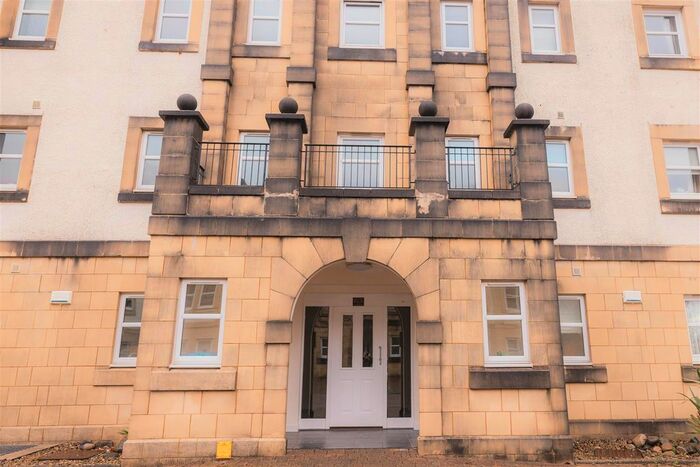 2 Bedroom Flat To Rent In Harbourside, Inverkip, Greenock, PA16