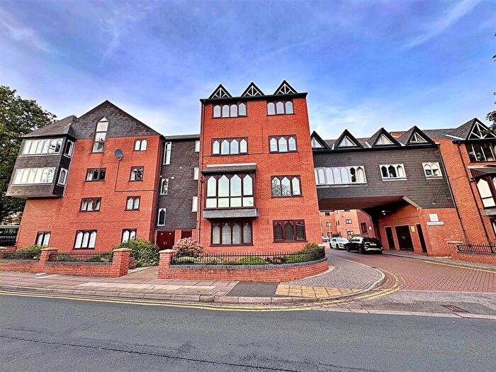 2 Bedroom Penthouse For Sale In Grosvenor Crescent, Grimsby, N.E. Lincs, DN32