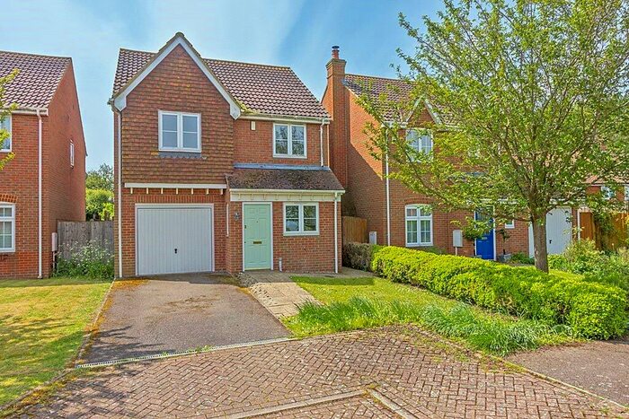 3 Bedroom Detached House To Rent In Scoones Close, Bapchild, Sittingbourne, Kent, ME9