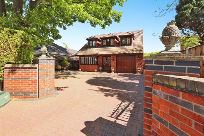 4 Bedroom Detached Bungalow For Sale In Brook Way, Arksey, Doncaster, DN5