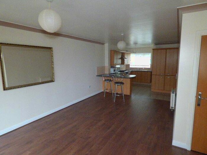 4 Bedroom Town House To Rent In Chorlton Road, Manchester, M15