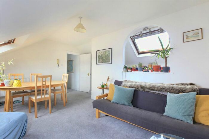 2 Bedroom Flat To Rent In Tantallon Road, Balham, SW12