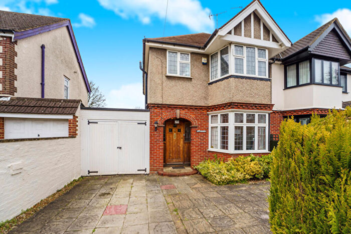 3 Bedroom House For Sale In Wychwood Avenue, Luton, LU2