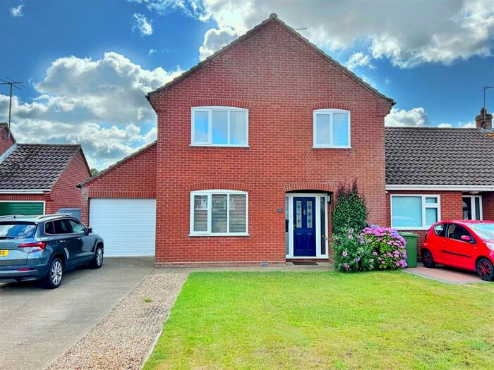 4 Bedroom Semi-Detached House For Sale In Bacton, NR12