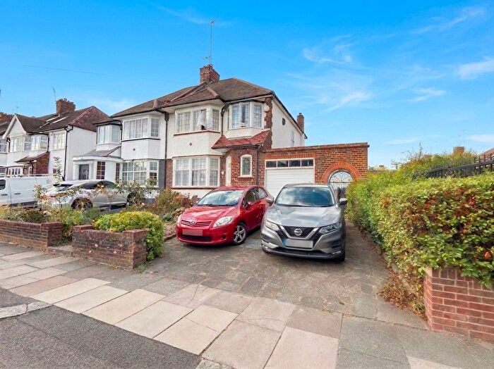 3 Bedroom Semi-Detached House For Sale In Brookdale, London, N11