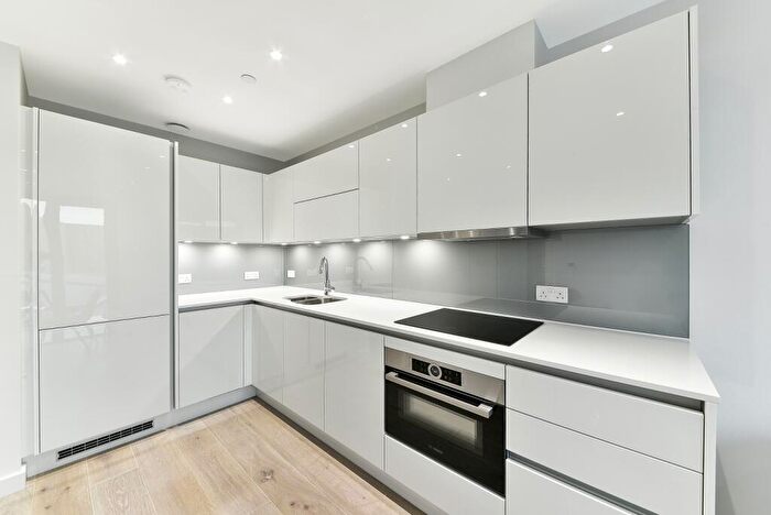 1 Bedroom Flat To Rent In City North Place, Finsbury Park, London, N4