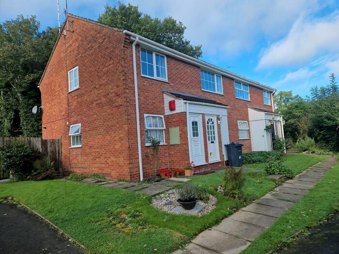 2 Bedroom Maisonette To Rent In Bridge Piece, Birmingham, B31