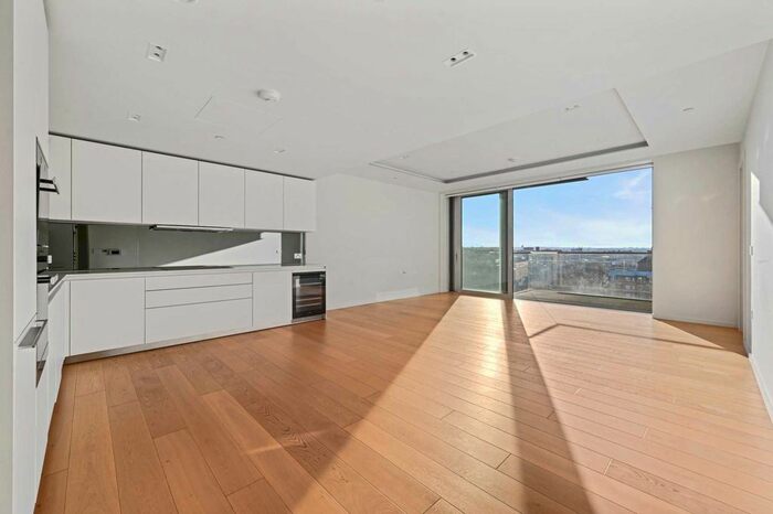 3 Bedroom Flat To Rent In Lillie Square, Fulham, London, SW6