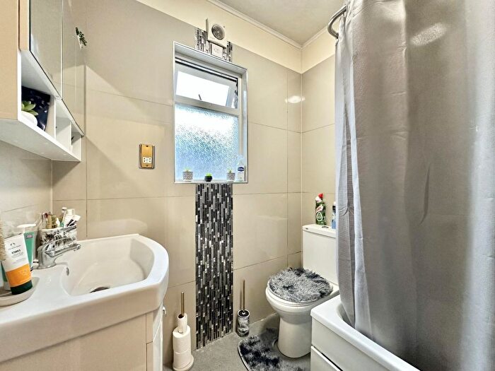 3 Bedroom Terraced House For Sale In Aberdeen Road, Wealdstone, Harrow, HA3