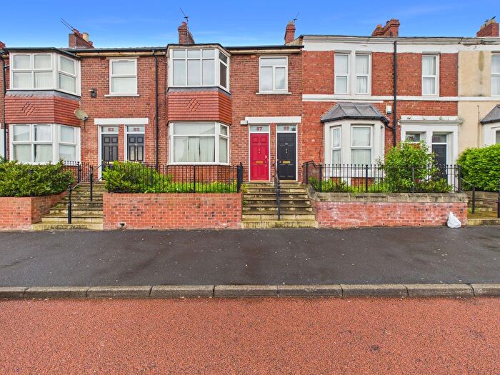 3 Bedroom Flat For Sale In Rawling Road, Gateshead, NE8