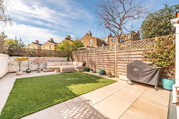 3 Bedroom Flat For Sale In Wandsworth Bridge Road, London, SW6