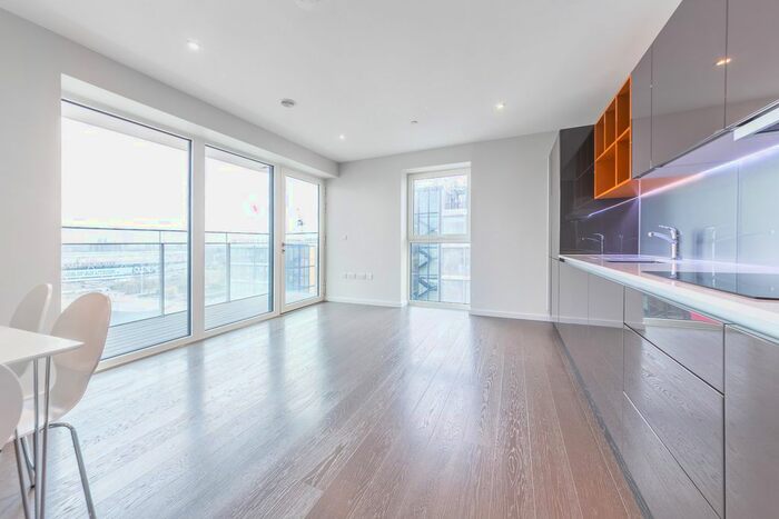 2 Bedroom Flat To Rent In Cassia Point, Glasshouse Gardens, Stratford, London, E20