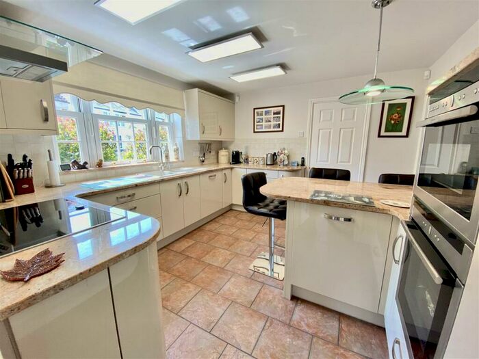 5 Bedroom Detached House For Sale In High View, Chepstow, NP16