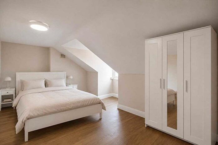 1 Bedroom Flat To Rent In Ritherdon Road, London, SW17