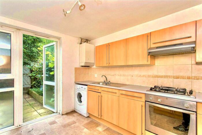 3 Bedroom Flat To Rent In Rydston Close, London, N7