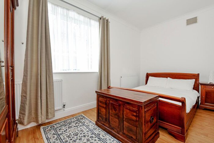 1 Bedroom Apartment To Rent In Frognal, Hampstead, NW3