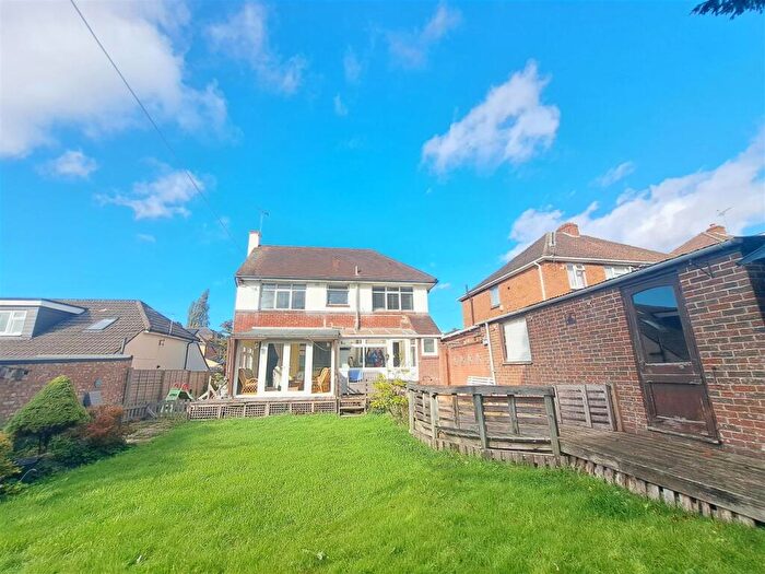 3 Bedroom Detached House For Sale In Winifred Road, Waterlooville, PO7