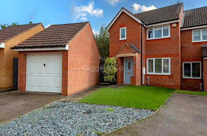 3 Bedroom End Of Terrace House To Rent In Farmers Close, Northampton, NN4