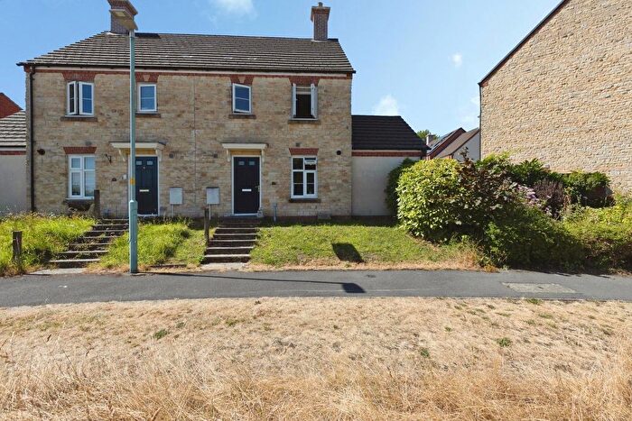 3 Bedroom Semi-Detached House For Sale In Harrolds Close, Dursley, Gloucestershire, GL11