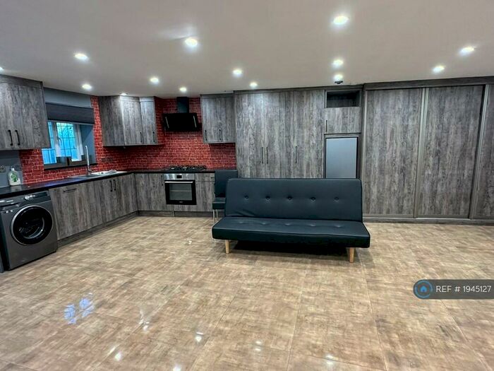 1 Bedroom Bungalow To Rent In Rupert Avenue, High Wycombe, HP12