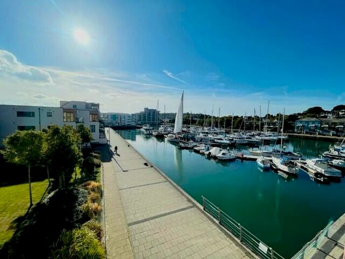 2 Bedroom Apartment To Rent In Merchant Square, BS20