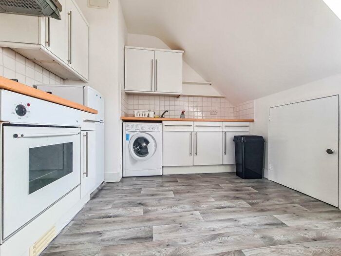 2 Bedroom Flat To Rent In Sunny Gardens Road, Hendon, London, NW4