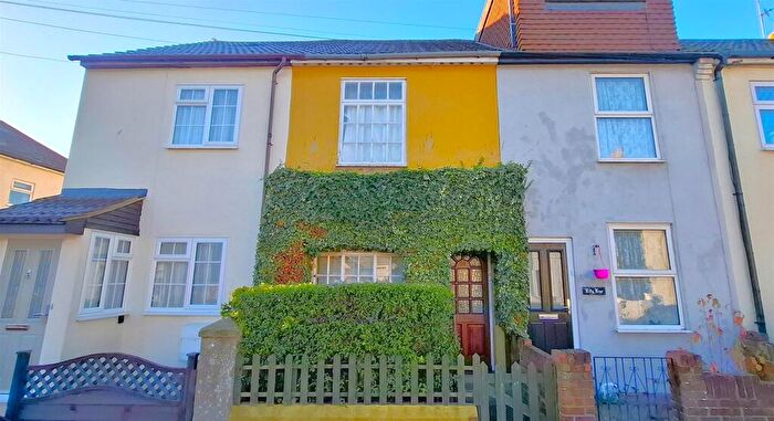 3 Bedroom Terraced House For Sale In William Street, Rainham, ME8