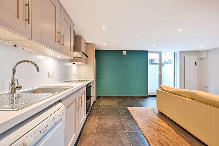 1 Bedroom Flat To Rent In Wheatfield Way, Kingston, Kingston Upon Thames, KT1