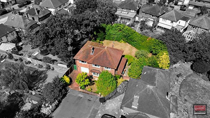 5 Bedroom Detached House For Sale In Glen Avenue, Ashford, TW15