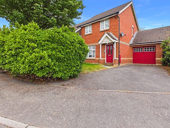 3 Bedroom End Of Terrace House To Rent In Gladstone Gardens, Hounslow, TW3