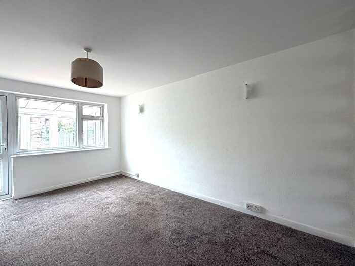 2 Bedroom Flat To Rent In Cherrydown Walk, Romford, RM7