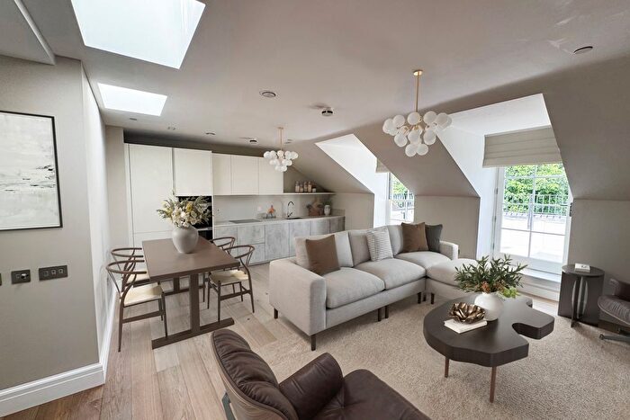 2 Bedroom Flat For Sale In Kew Foot Road, Richmond Upon Thames, TW9