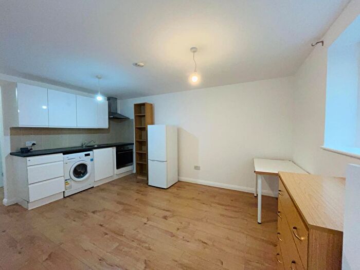 1 Bedroom Flat To Rent In London, N15