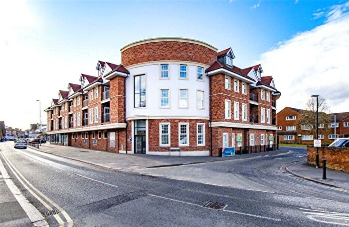 2 Bedroom Flat To Rent In Peach Street, Wokingham, Berkshire, RG40