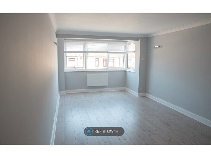 1 Bedroom Flat To Rent In Winston Close, Romford, RM7