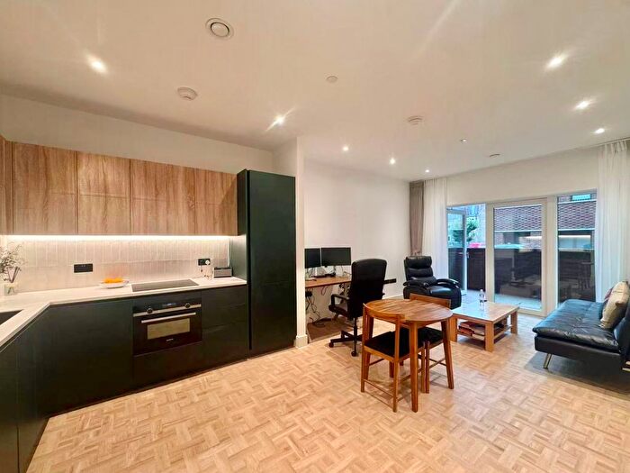 1 Bedroom Flat To Rent In Monarch Square, London, SW11
