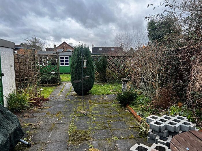 2 Bedroom Bungalow For Sale In Bourne Avenue, Hillingdon, Uxbridge, UB8