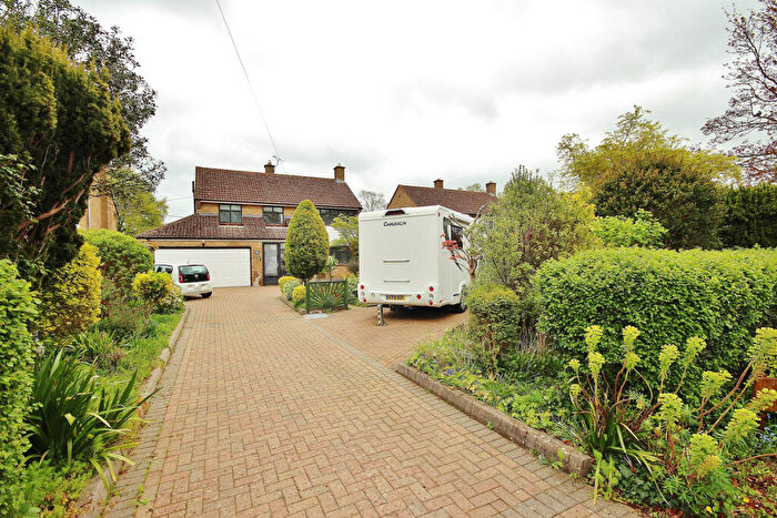 3 Bedroom Detached House For Sale In Meadowcroft, Wroslyn Road, Freeland, OX29