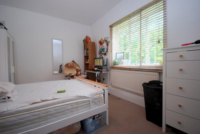 4 Bedroom Flat To Rent In Balham Hill, London, SW12