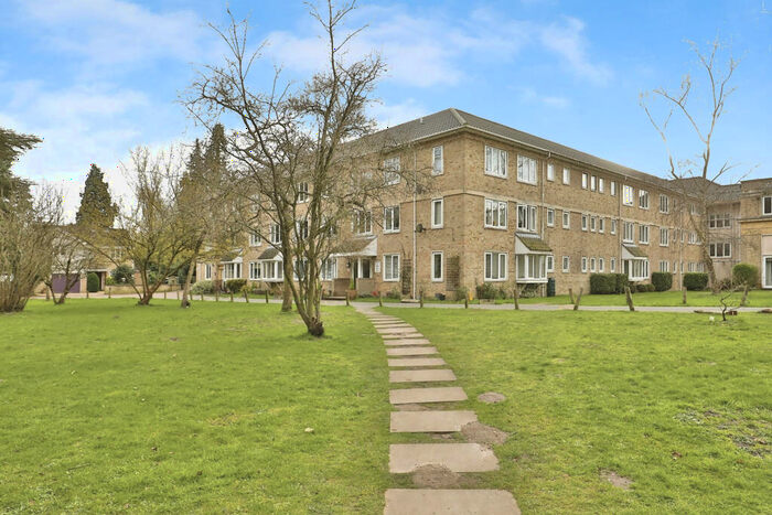 2 Bedroom Flat For Sale In Keswick Hall, Keswick, Norwich, NR4
