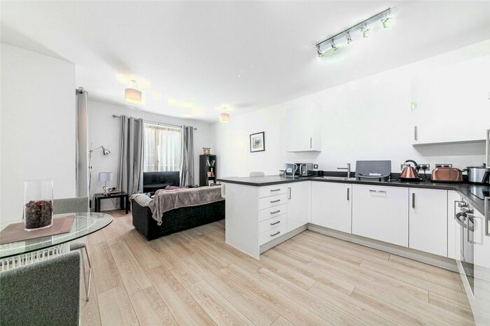 1 Bedroom Flat To Rent In Eddington Court, Silvertown Square, London, E16