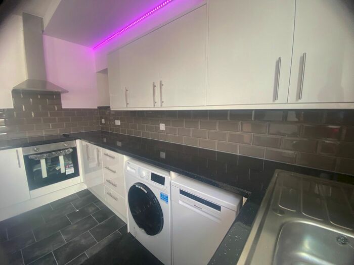 4 Bedroom Flat To Rent In King Edward Road, Swansea, SA1