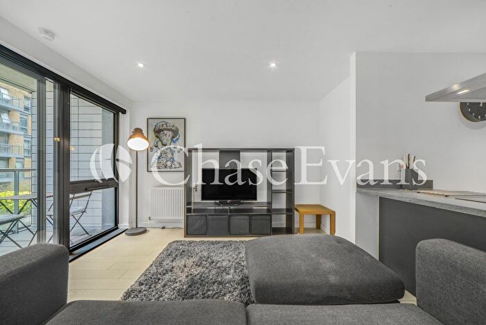 2 Bedroom Flat To Rent In Lucienne Court, Lindfield Street, Poplar, London, E14